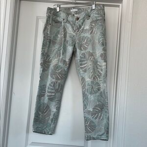 Leaf Print Cropped Pants